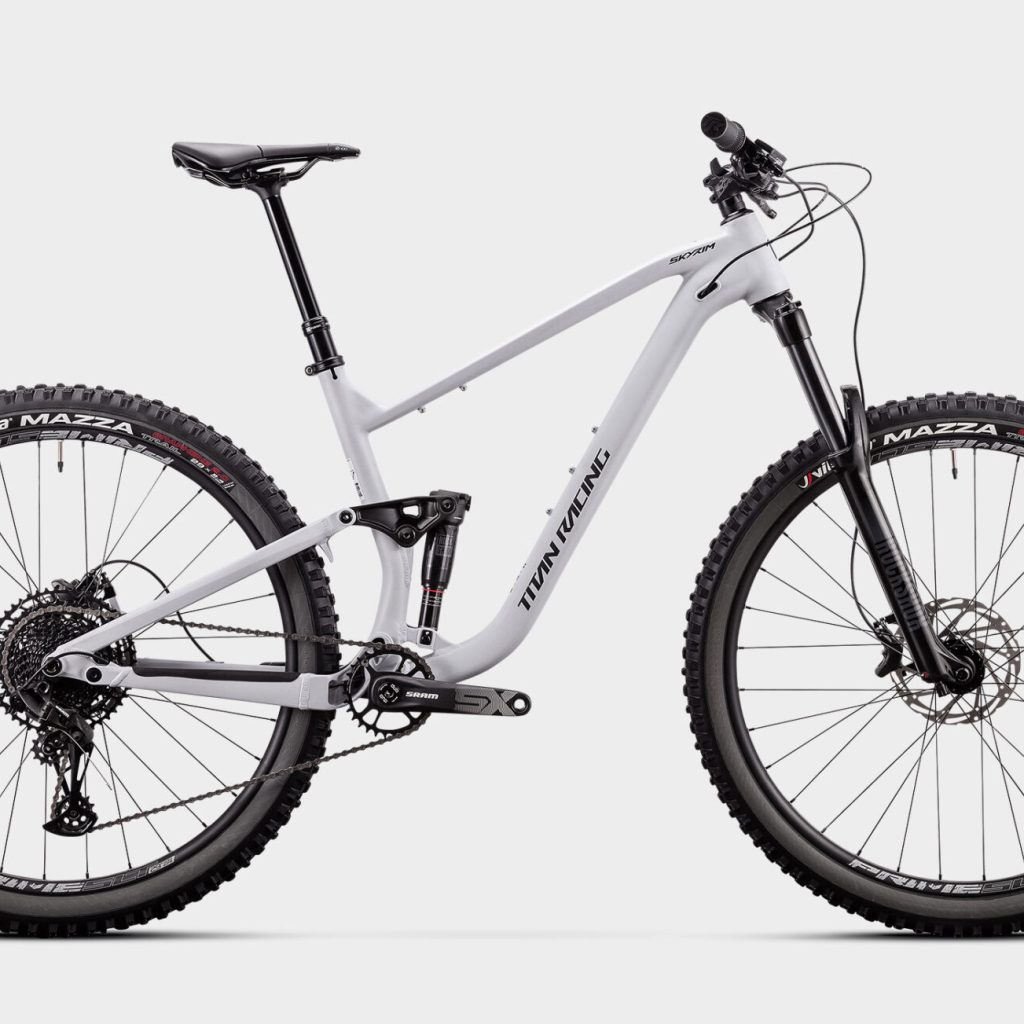 Titan Racing Skyrim Dash 29" 2024