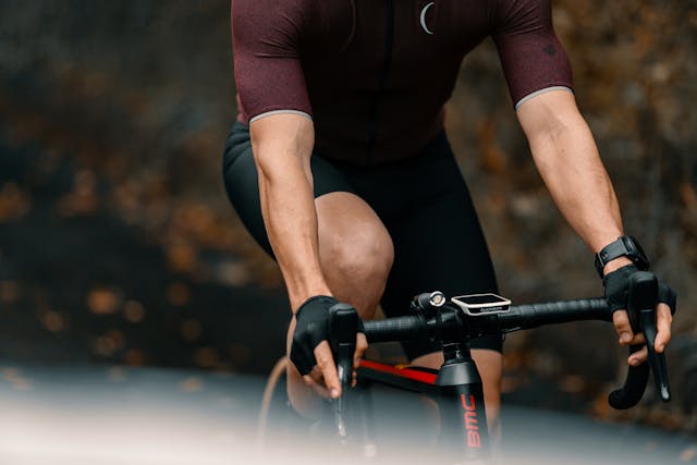 pexels-munbaik-cycling-clothing-3893851-6929301