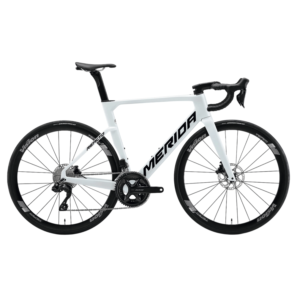 Merida Reacto 5000 Disc 2026 carbon aero road bike with Shimano 105 Di2 electronic groupset, Vision Team 35 wheelset, and Continental Grand Prix TR tubeless-ready tyres.