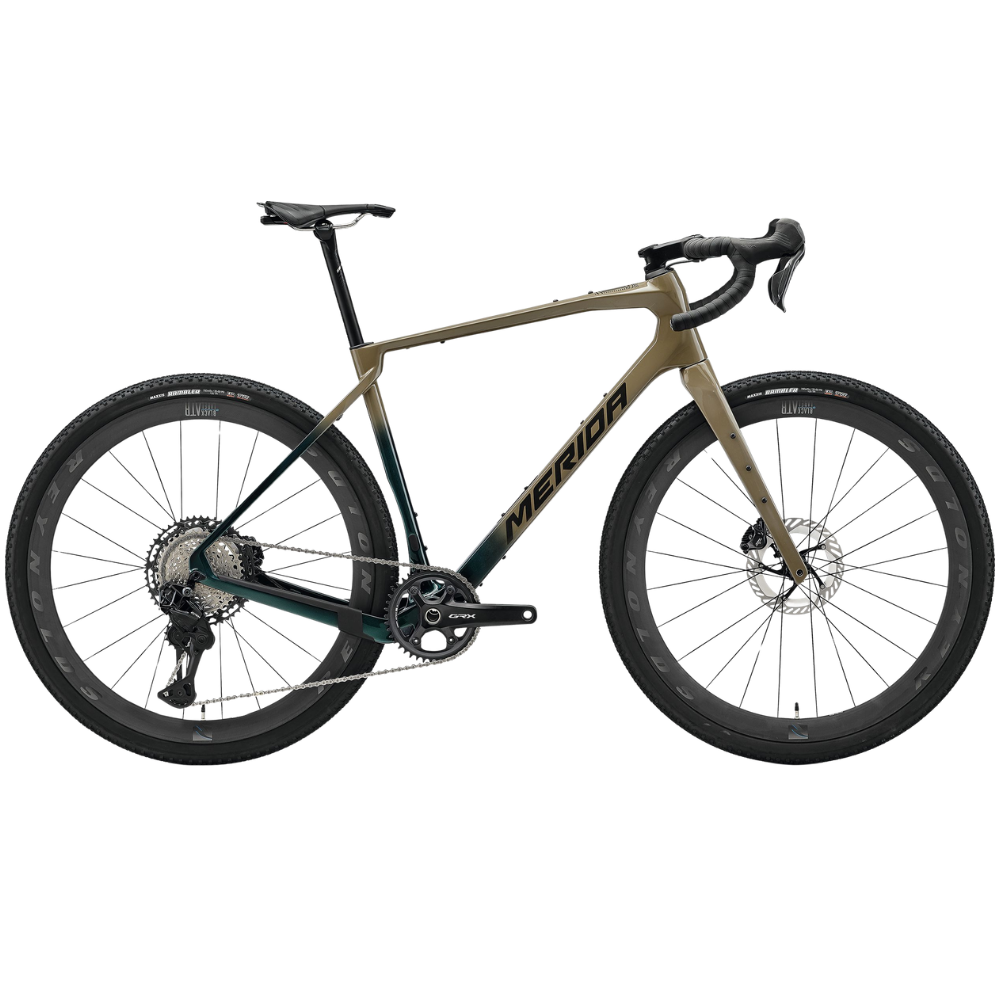 Merida SILEX 9000 2026 full-carbon gravel bike with Shimano GRX Di2 1x12 drivetrain, Reynolds carbon wheels and Maxxis 45C tyres